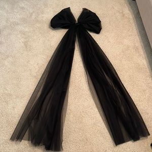 Detachable big tulle bow